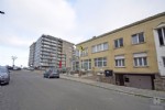 Private autostandplaats gelegen in de benedenverdieping van een afgesloten garagecomplex kortbij de zeedijk. Oppervlakte ongeveer 2,4 x 5,5 meter. topligging op enkele passen van het strand!
(17/069)